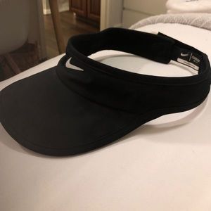 Nike Accessories - NIKE Women’s featherlight dri-fit visor Nike Accessories - NIKE Women’s featherlight dri-fit visor